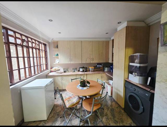 3 BEDROOM TOWNHOUSE FOR SALE IN ASTON MANOR
